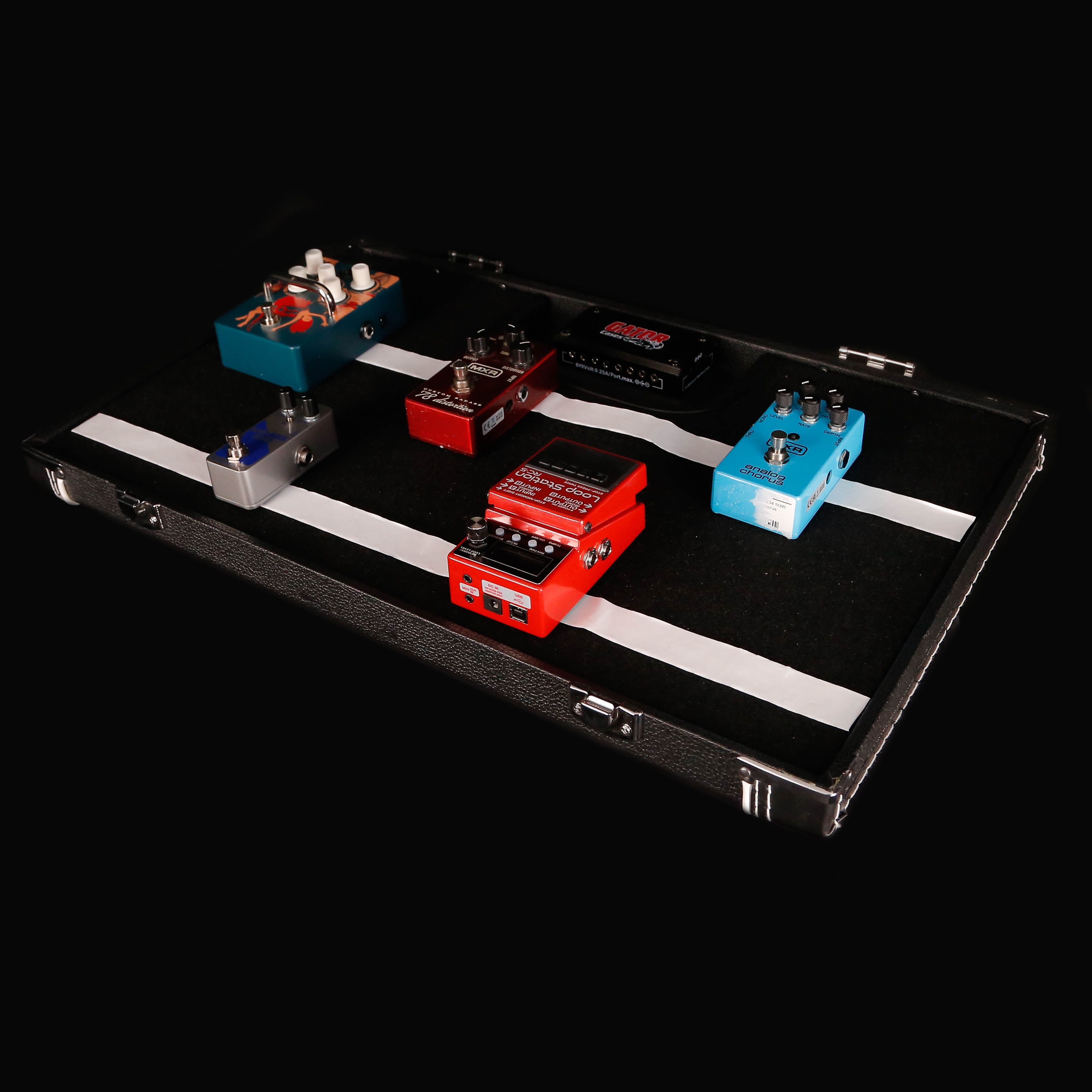 Gator GW-GIGBOXJRPWR Gig-Box Jr. Powered Pedal Board/Guitar Stand Case
