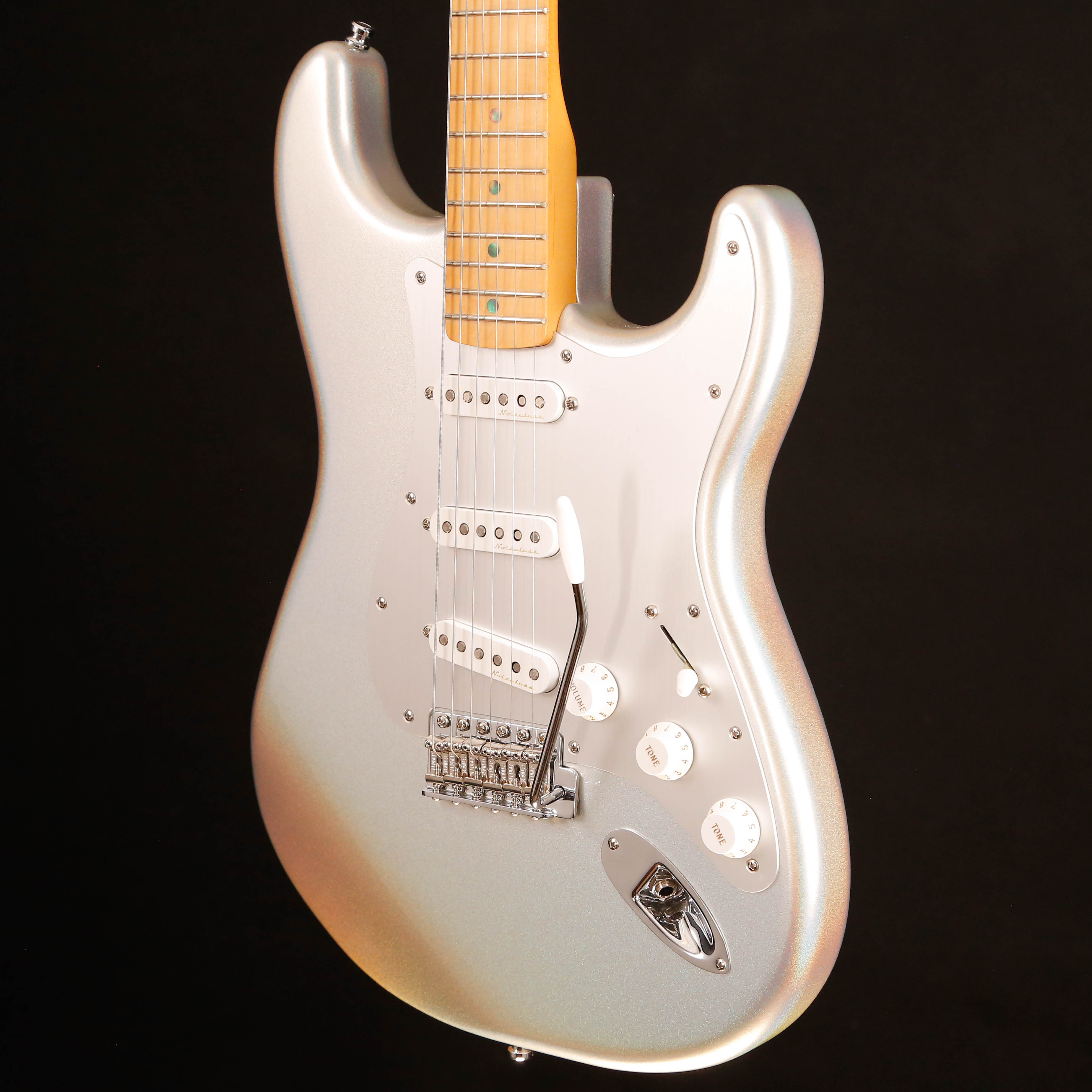Fender H.E.R. Stratocaster, Maple Fb, Chrome Glow