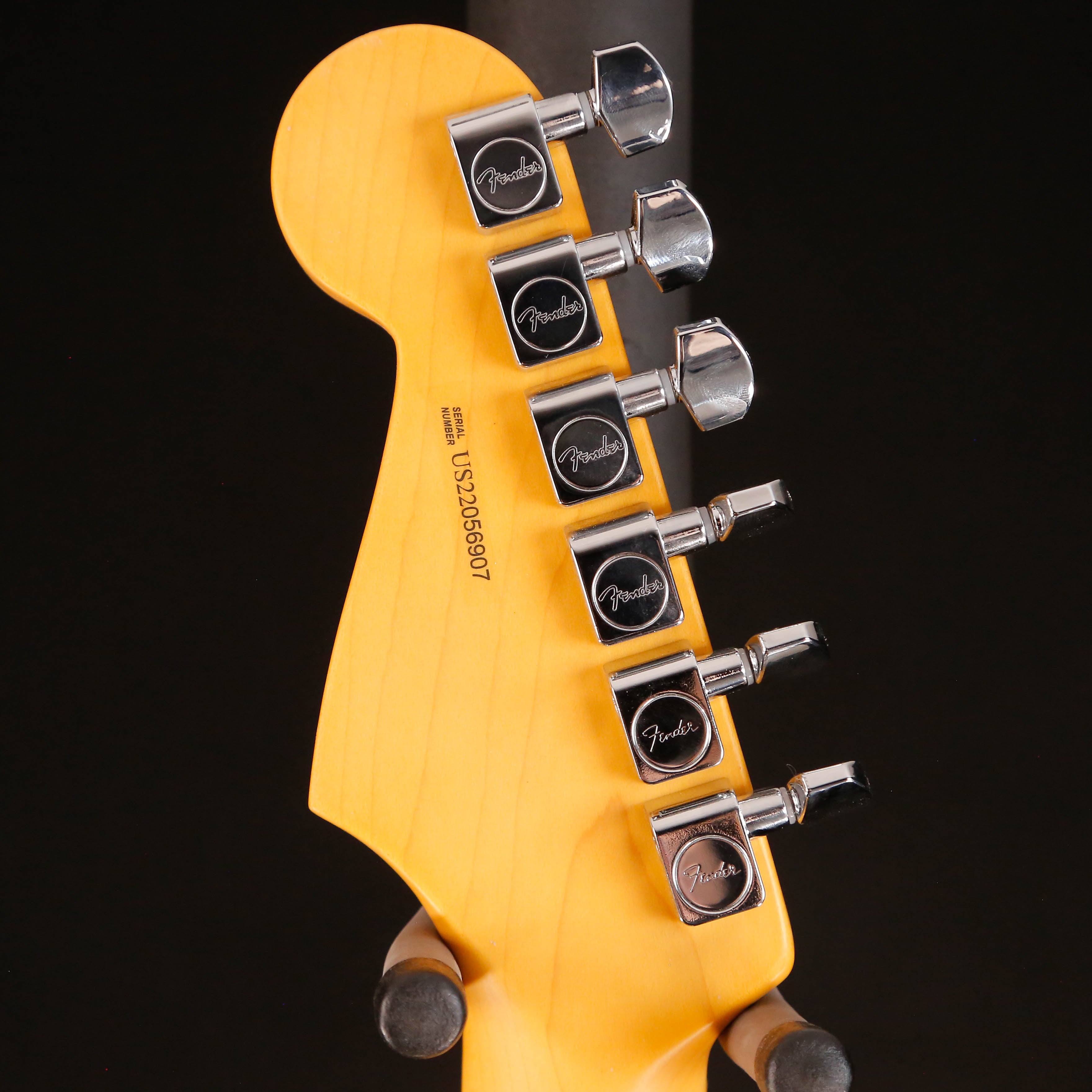 Fender American Professional II Stratocaster, Maple Fb, Miami Blue 7lbs  13.7oz