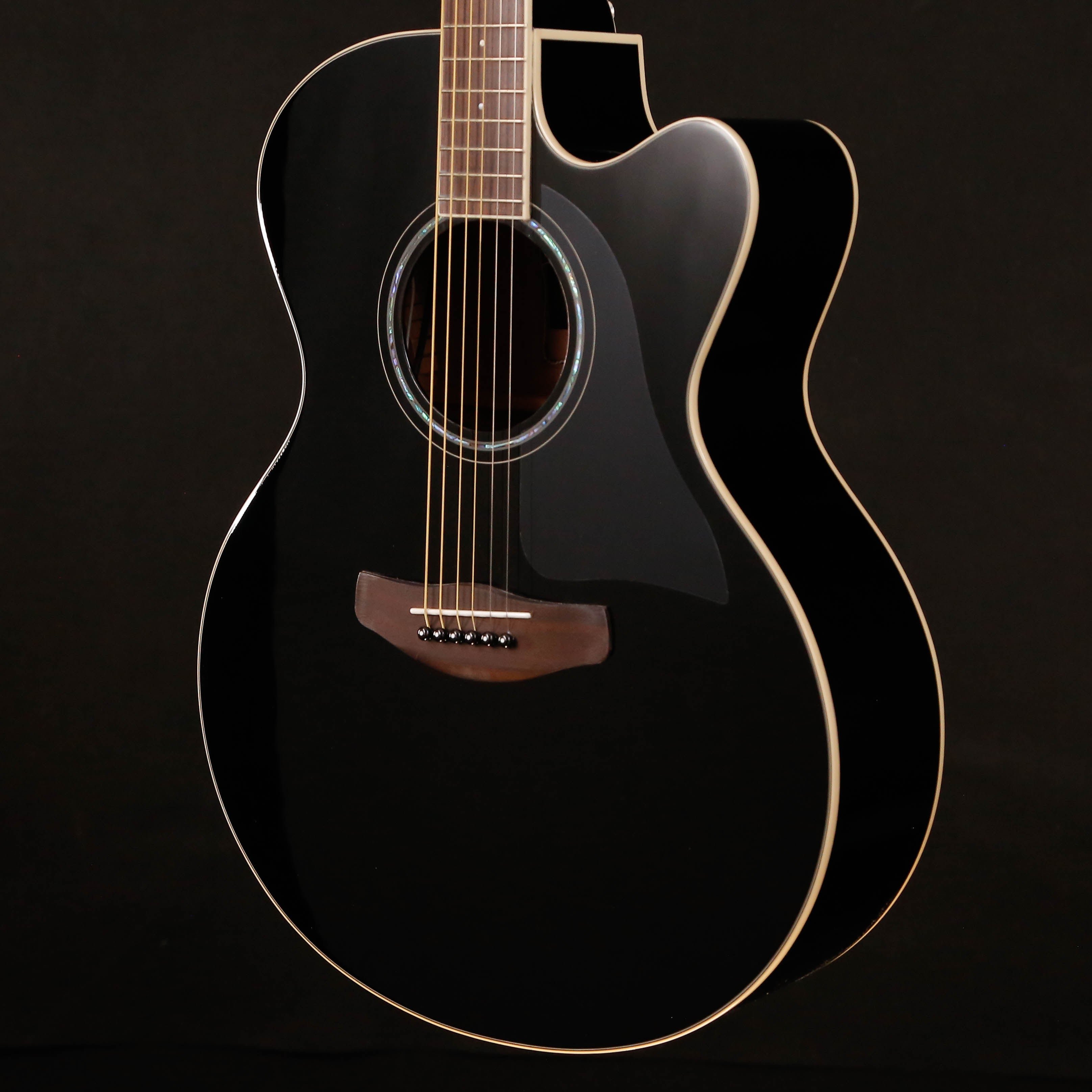 Yamaha APX600 BL Thin Body Acoustic-Electric Guitar, Black : :  Musical Instruments, Stage & Studio
